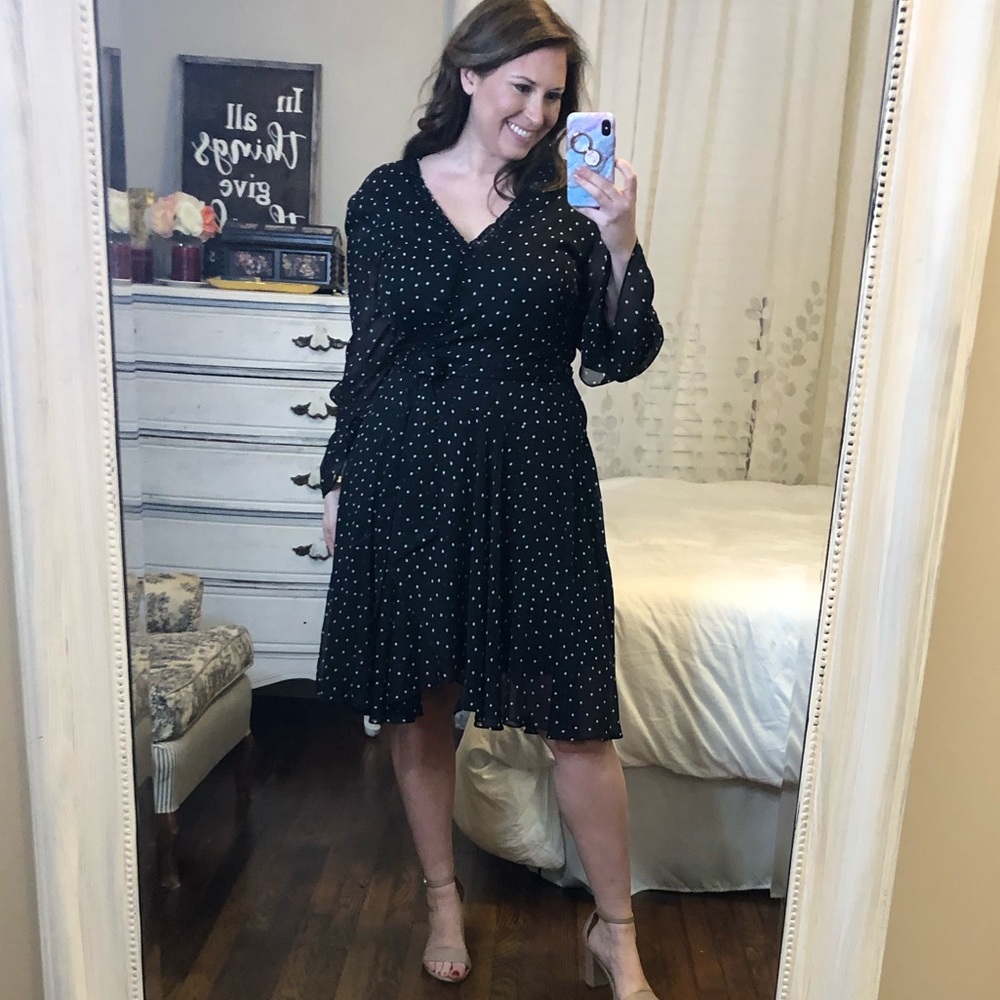 TAHARI BLACK AND WHITE WRAP DRESS AZ 14